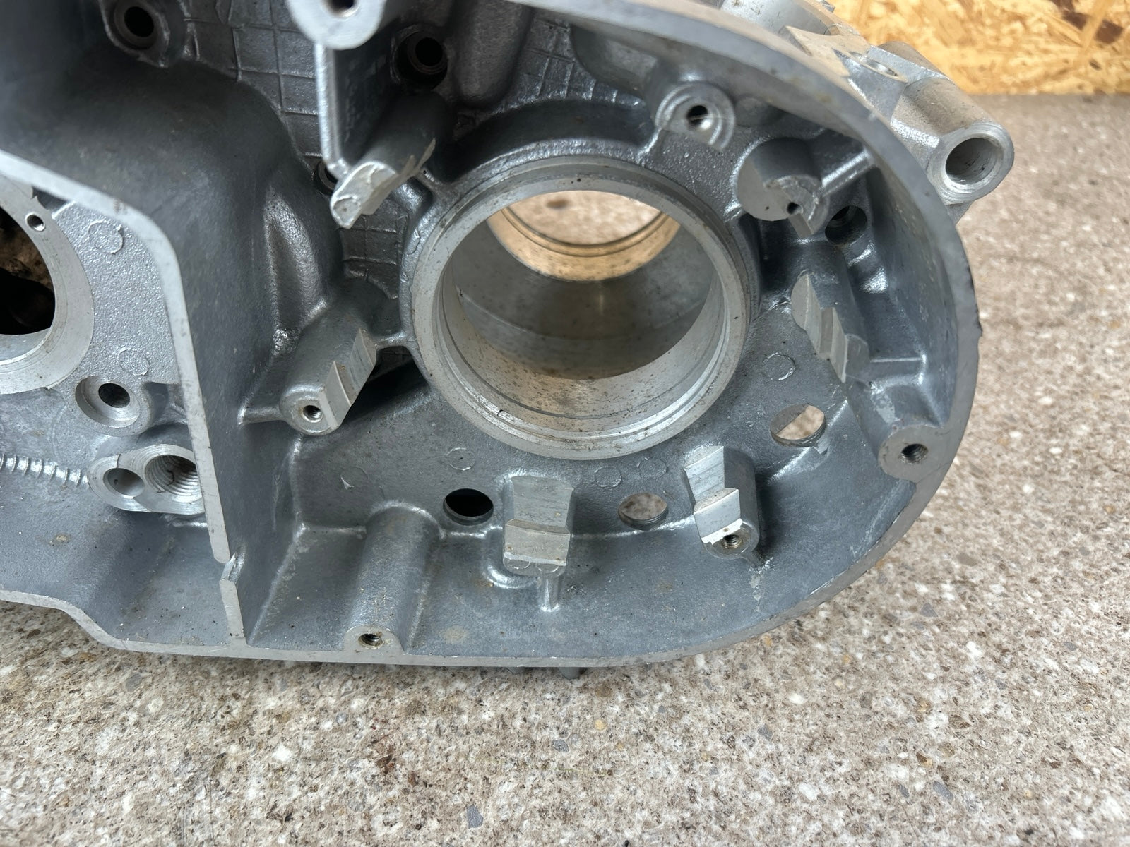 Motorgehäuse MZ ETZ 250 251 Neu Lagerware DDR