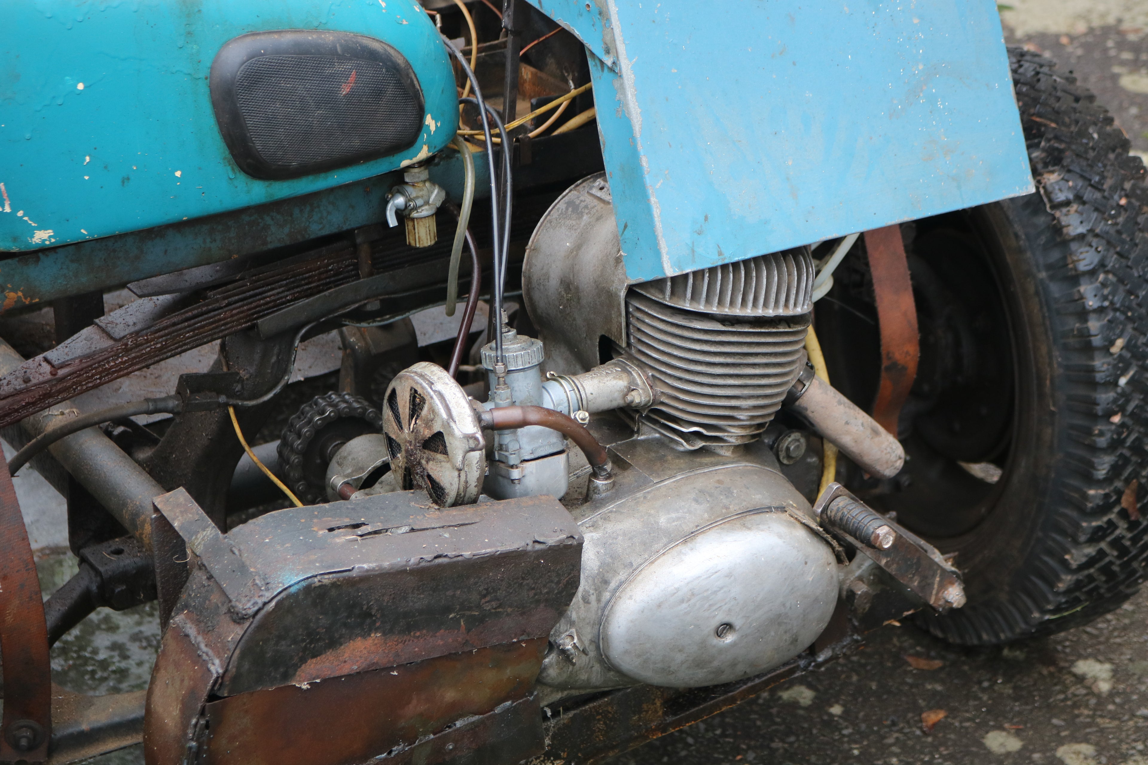 Eigenbau-Traktor mit Kippfunktion IWL Robur DDR