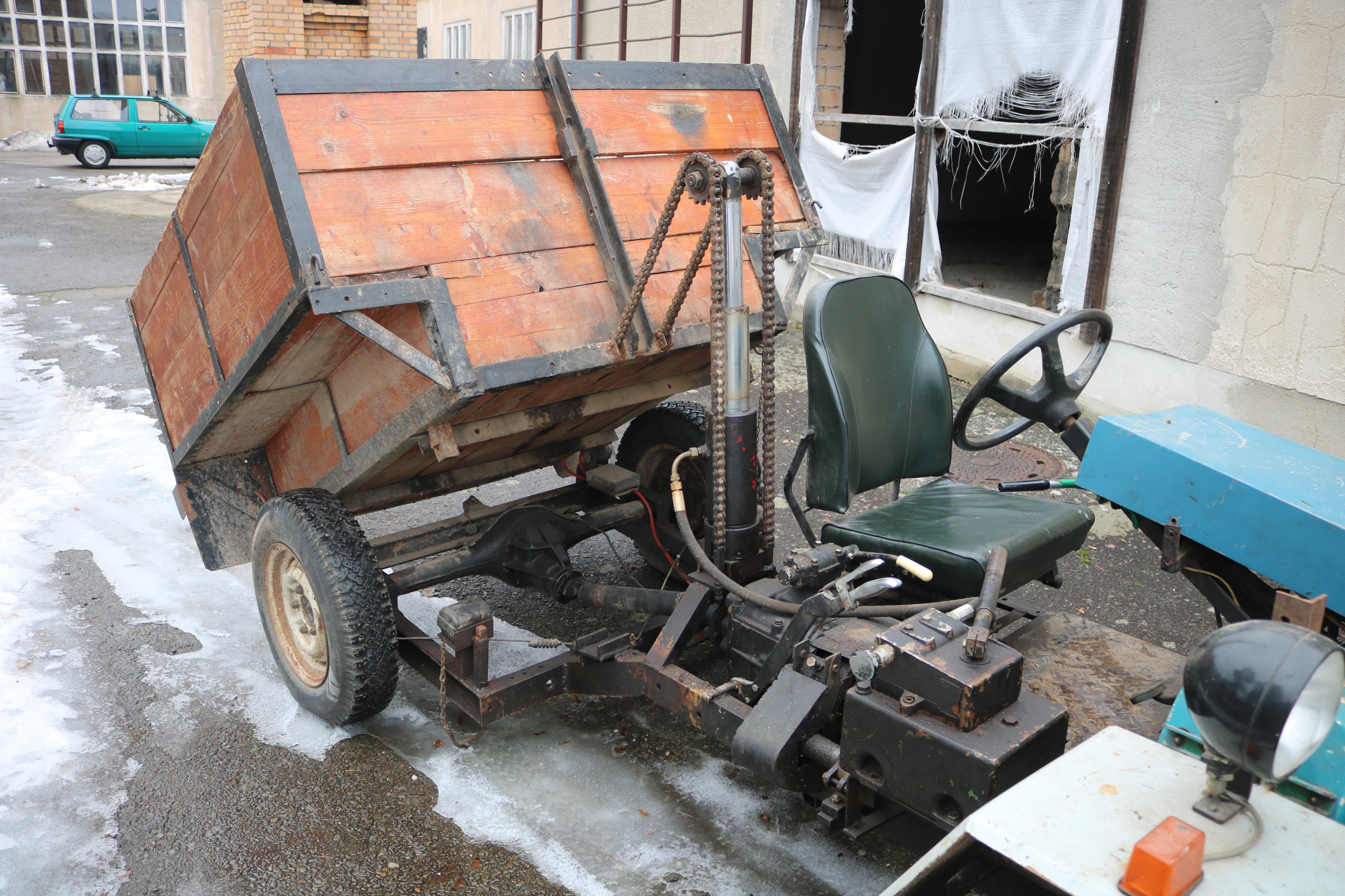 Eigenbau-Traktor mit Kippfunktion IWL Robur DDR