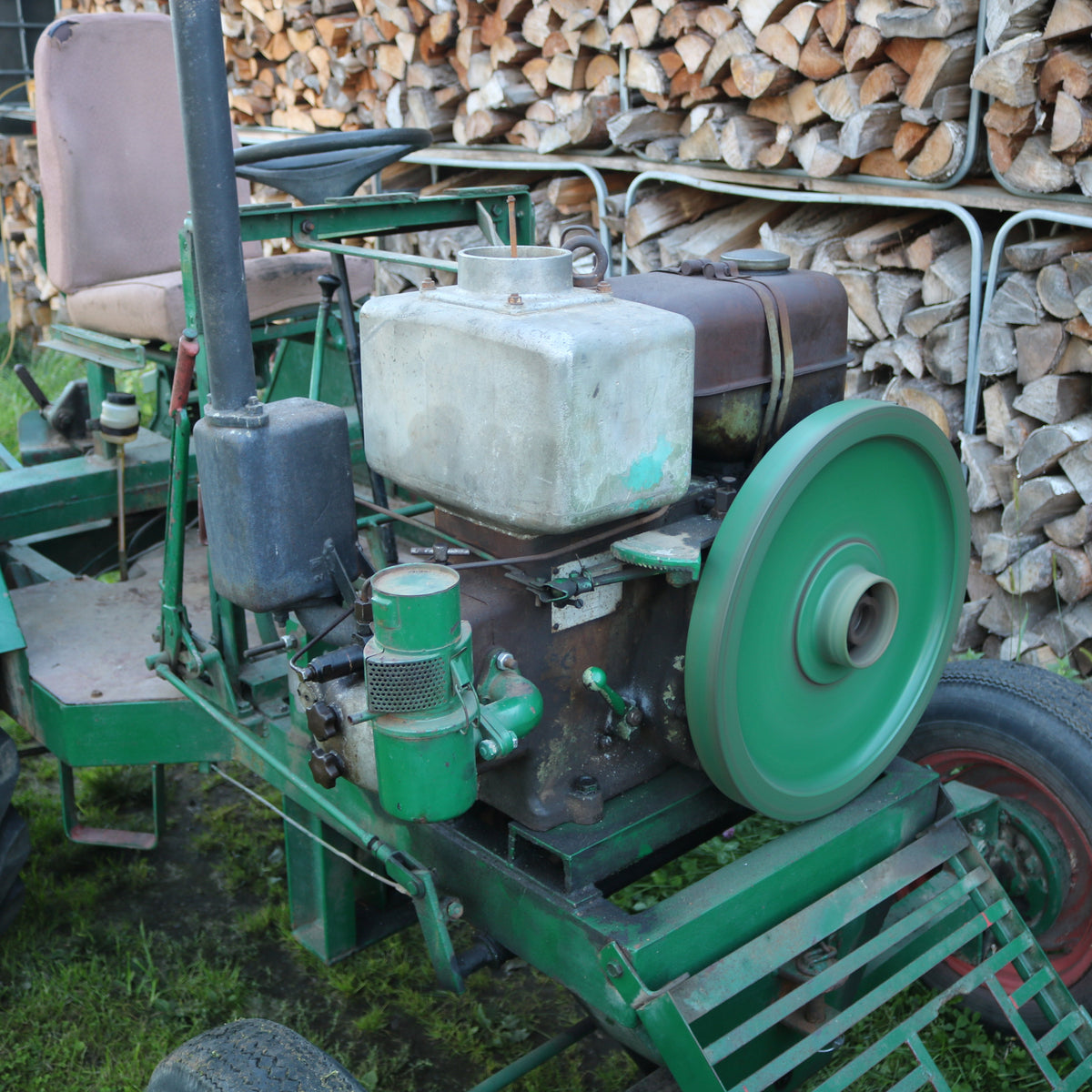 Eigenbau-Traktor mit Cunewalde 1H65 Wasserverdampfer Diesel, Robur LO Hinterachse, K30 Getriebe