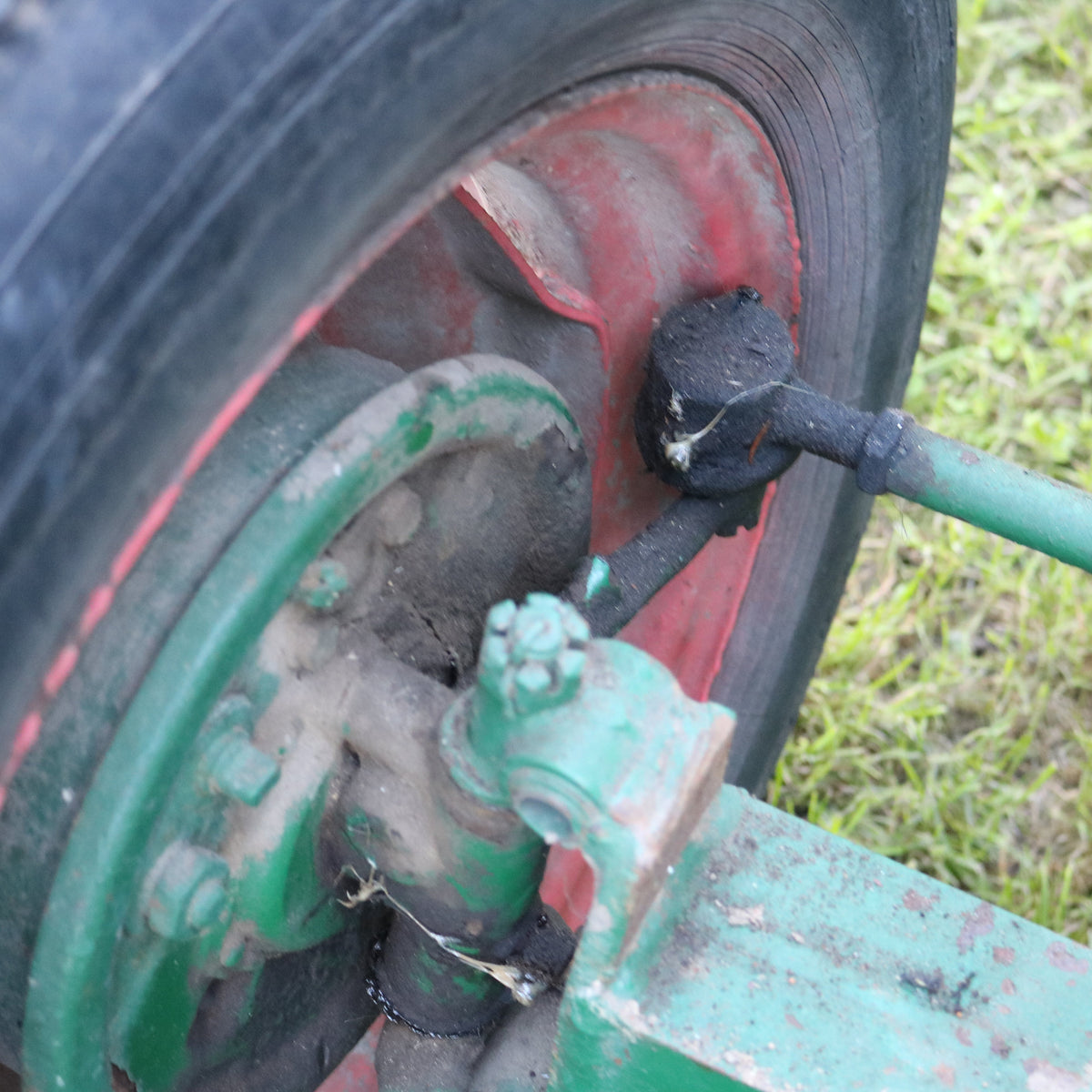 Eigenbau-Traktor mit Cunewalde 1H65 Wasserverdampfer Diesel, Robur LO Hinterachse, K30 Getriebe