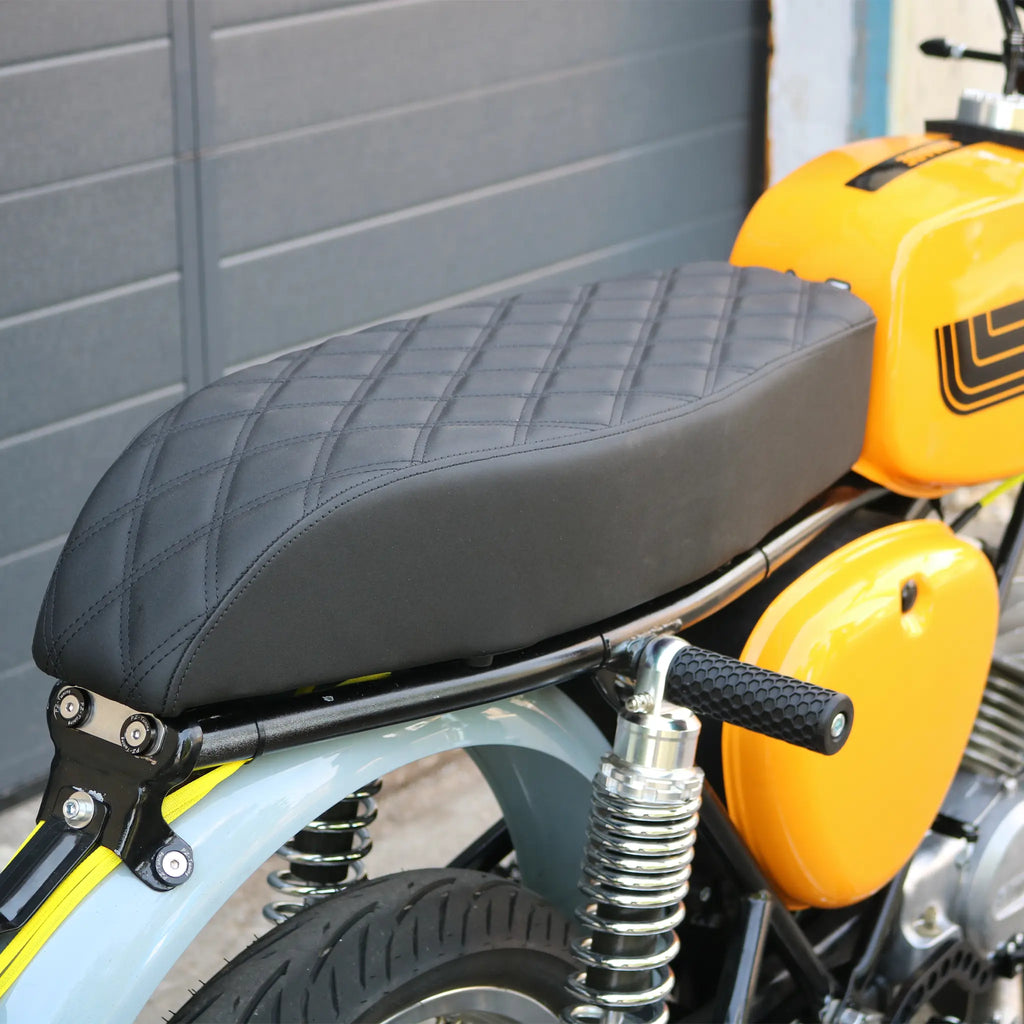 Simson Custom Sitzbank hoch Raute Schwarz montiert auf S51