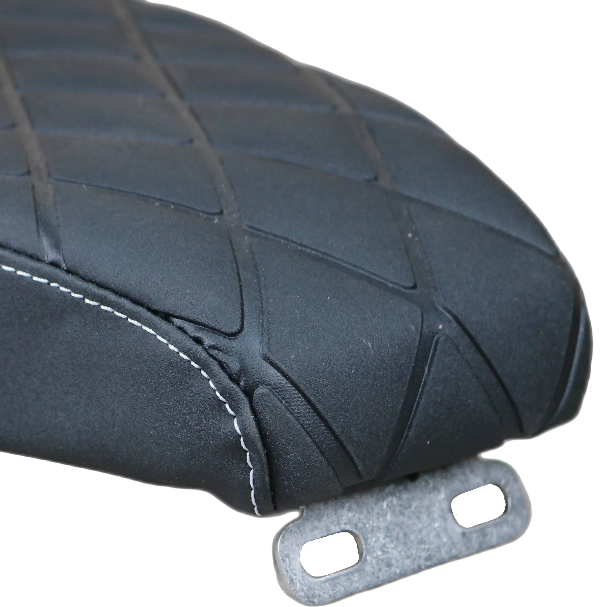 Flache Bauform – Simson Custom Sitzbank S51 Detail Befestigung