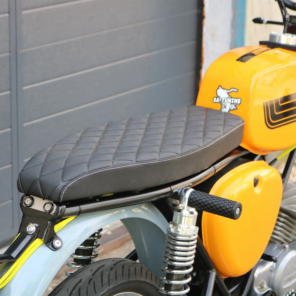 Flache Bauform – Simson Custom Sitzbank S51 montiert